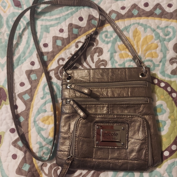 Nicole Miller Little Metallic Grey Purse 🩶 - Picture 2 of 12